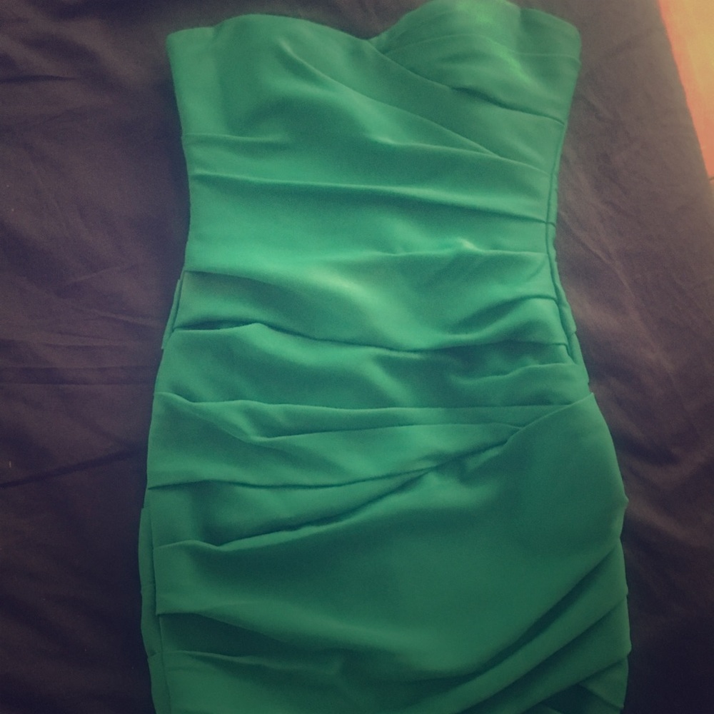 BCBGMAXAZRIA emerald green mini strapless dress